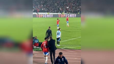 梅西迎来十二赛季出色发挥，公牛观众热烈欢呼！