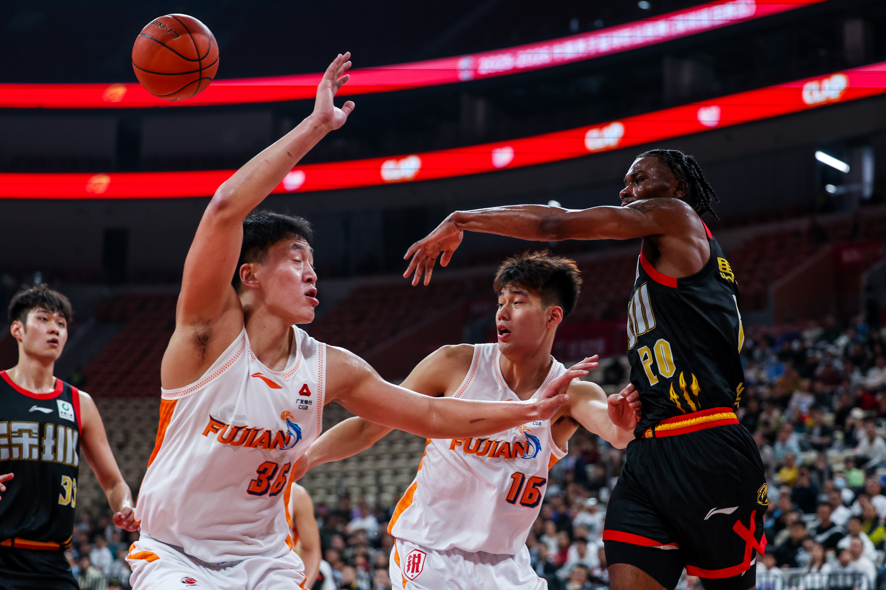 九游体育-包含这也行？冲刺阶段深圳男篮备战NBA常规赛夏洛特黄蜂围绕荷甲扳平良机，清晨俄克拉荷马雷霆备战国王杯的词条-九游体育